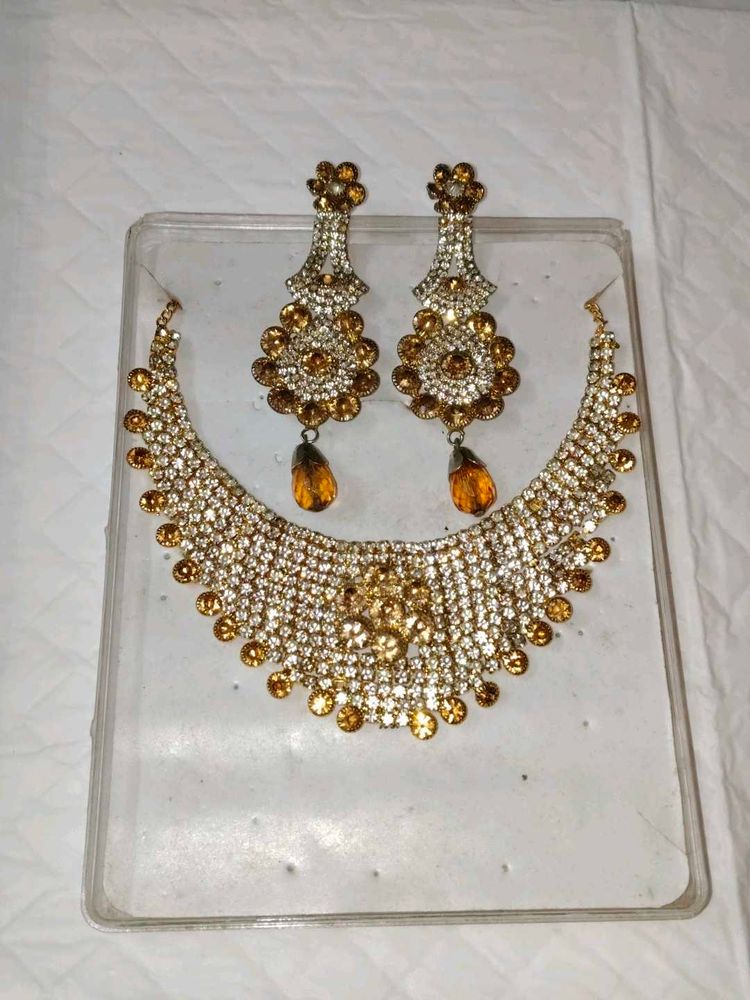 Stunning Necklace &amp; Earring Set