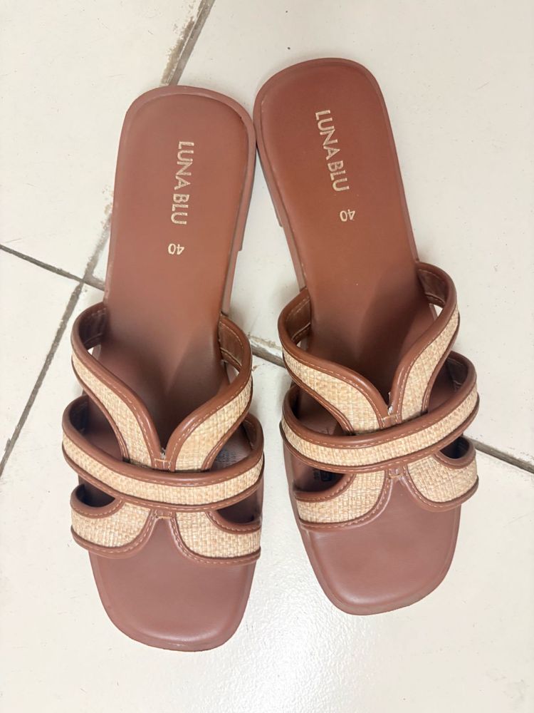 Stylish Women's Flat Sandals