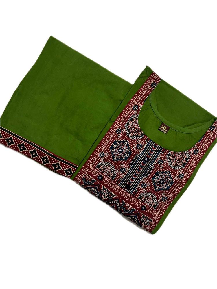 Green Ethnic Kurta Set with Intricate Print