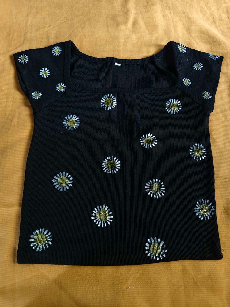 Black Daisy Print Cropped Top