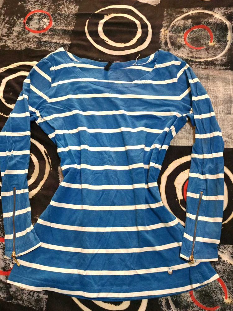 blue and white striped t shirt 👕