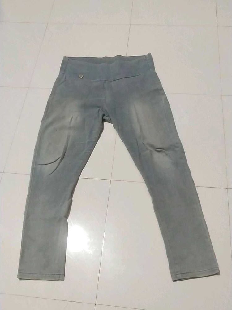 Stylish Women's Grey Denim Jeans