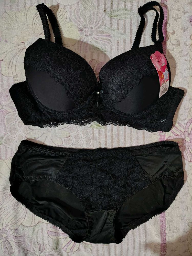 Black Lace Bra &amp; Panty Set 36C