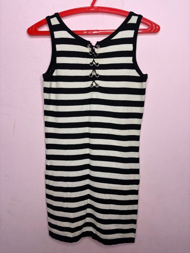Striped Lace-Up Dress🦓