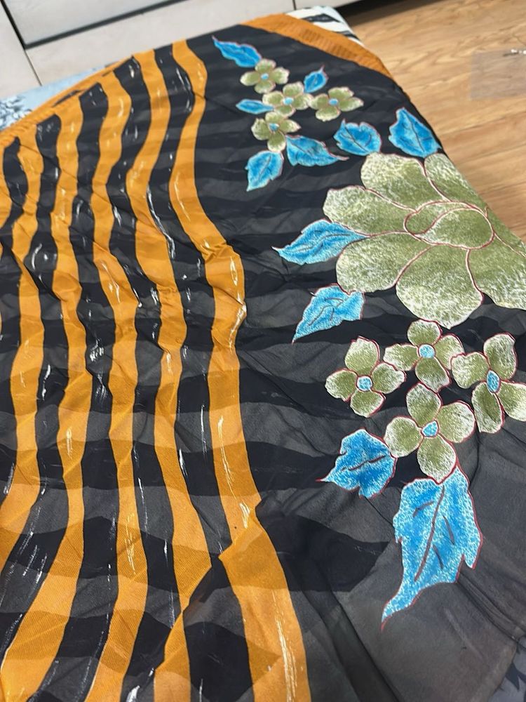 Exquisite Floral Print Saree