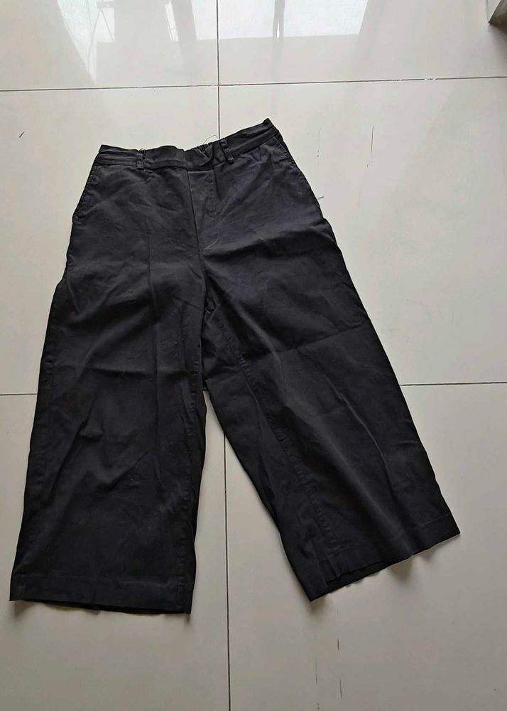 Classic Black Cropped Wide-Leg Pants