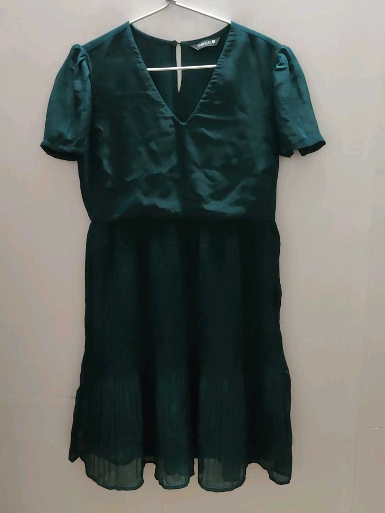 Elegant Emerald Green Pleated Dress