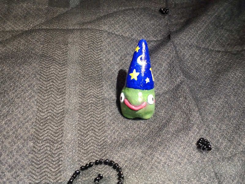 Frog desk buddy ring holder