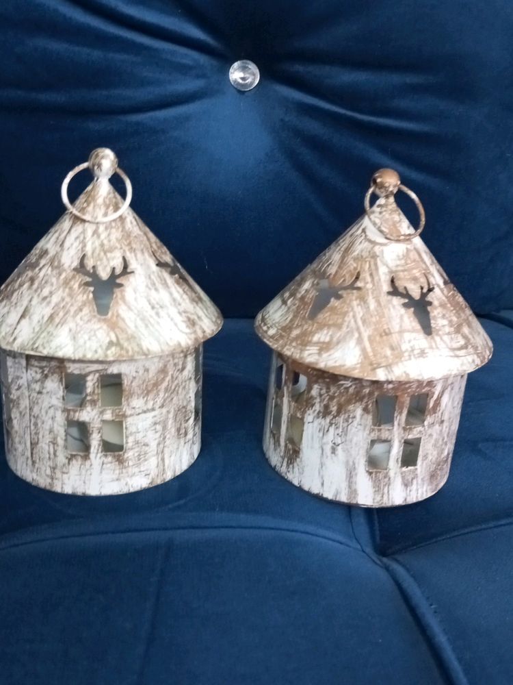 Hanging House Holder