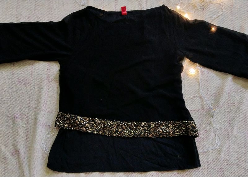 Black And Gold Glittery Top🖤✨