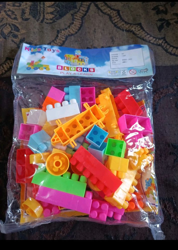 BRAND NEW***PLASTIC BUILDING BLOCKS For Kids