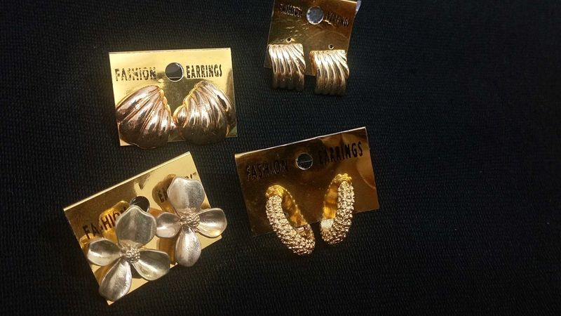 4 Pairs Antiternish Earrings