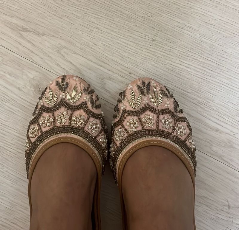 Embellished Juttis with cushioned sole
