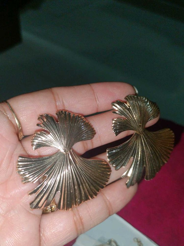Unique Leaf Design Earrings