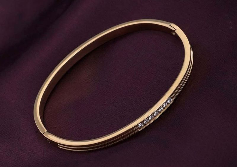Elegant Gold Bangle with Crystals
