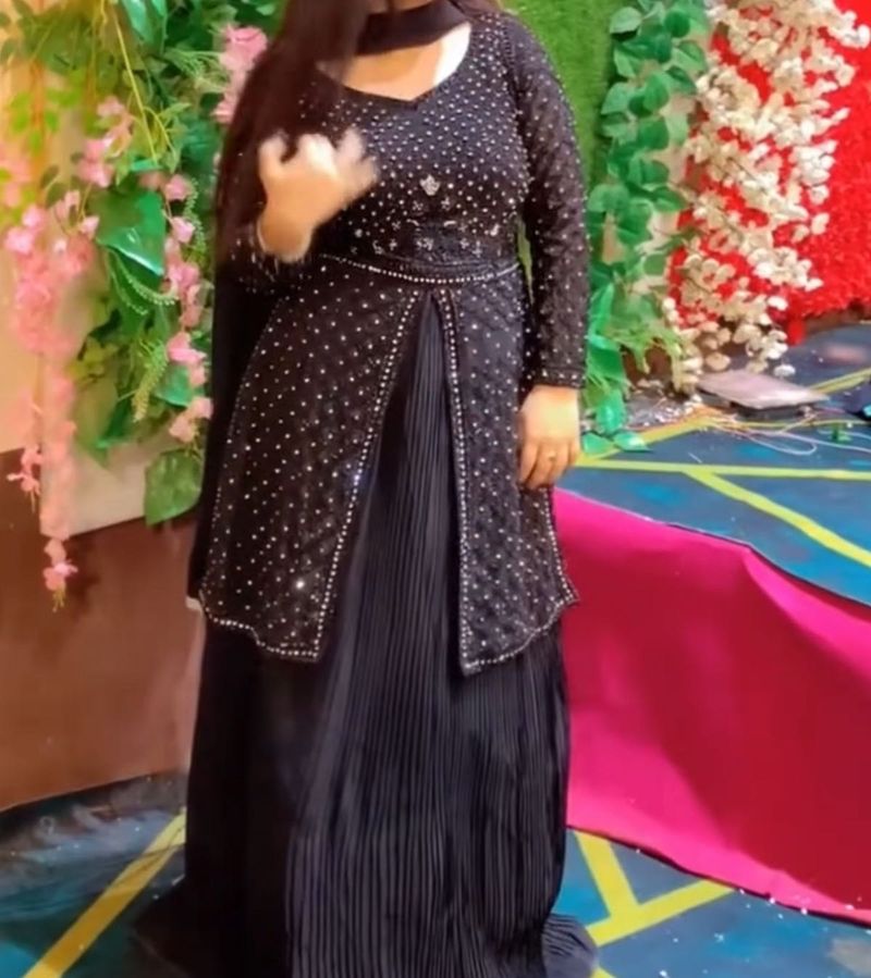 BLACK LEHNGA