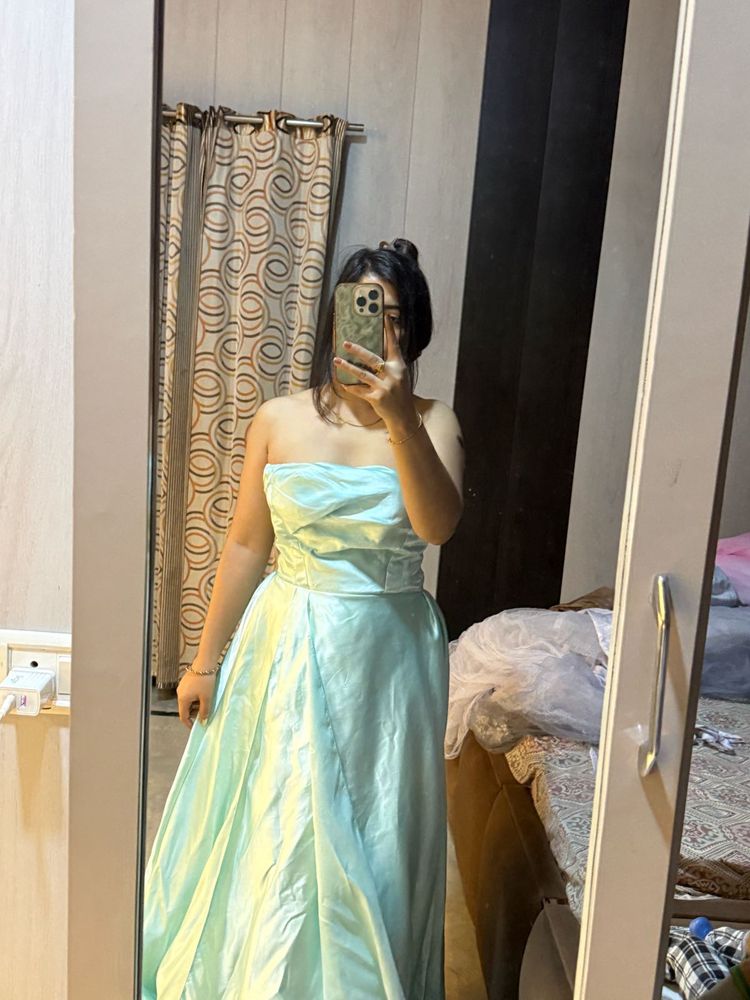 Elegant Light Blue Strapless Gown🦋🎀
