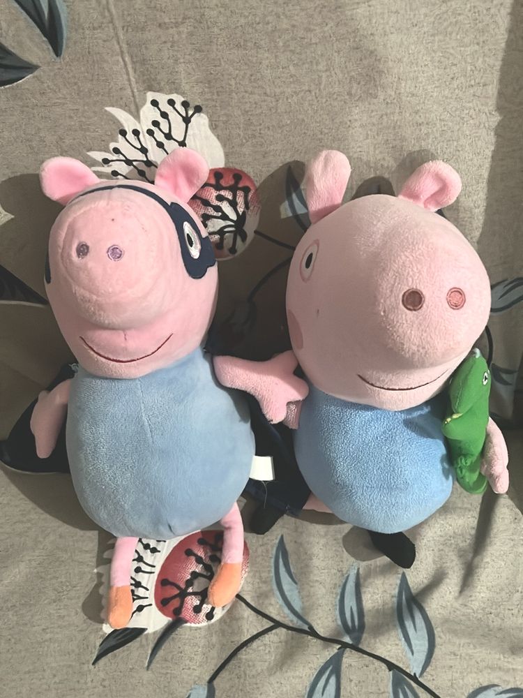 Set Of Two Peppa Pigs - Family-