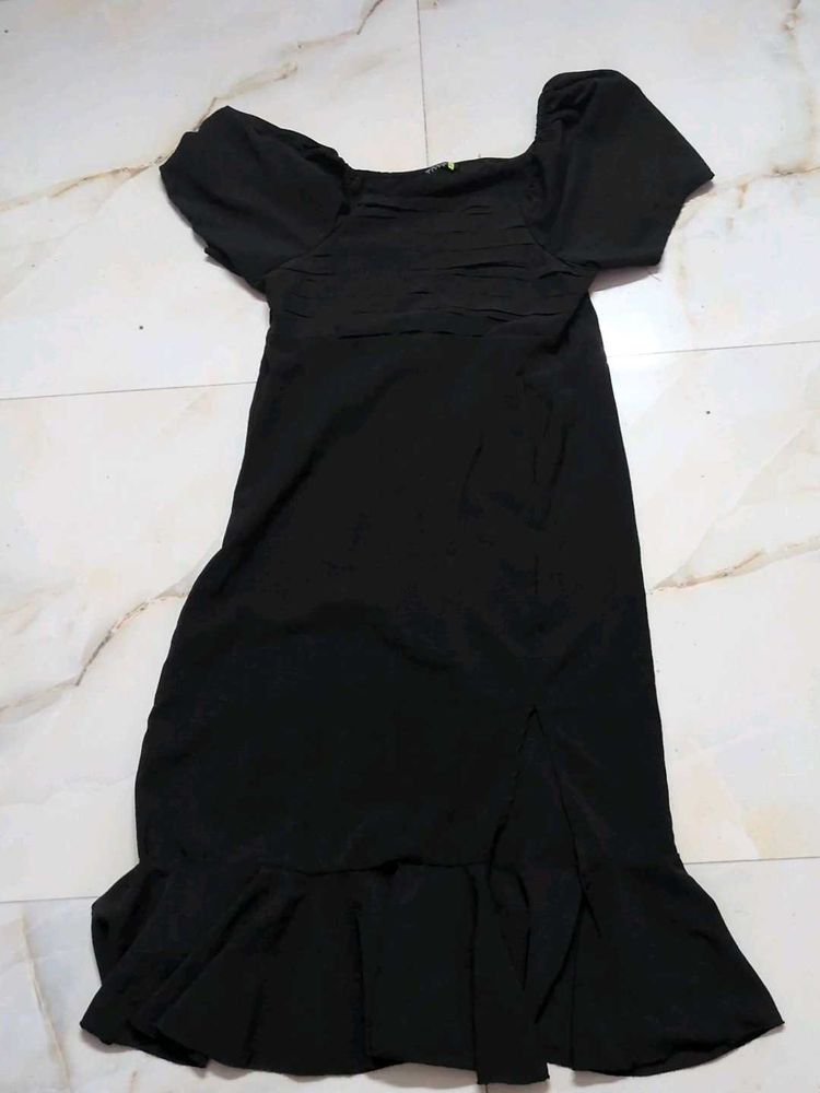 Chic Black Puff Sleeve Midi Dress