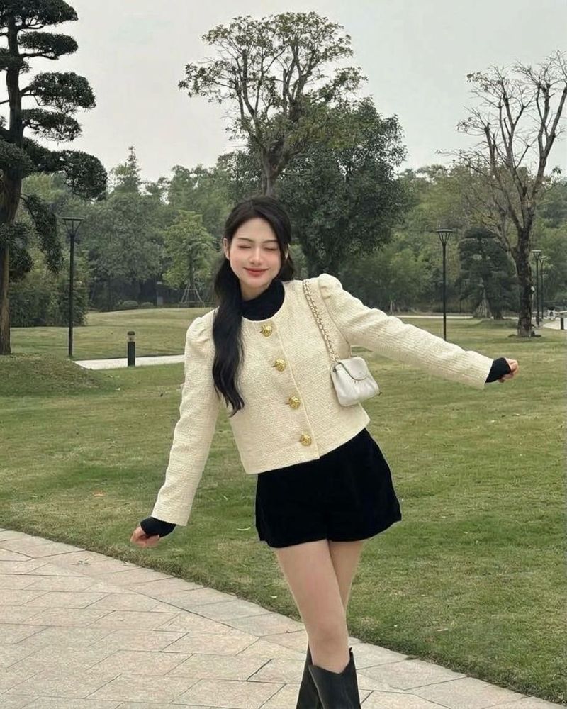 Chic Cream Tweed Jacket
