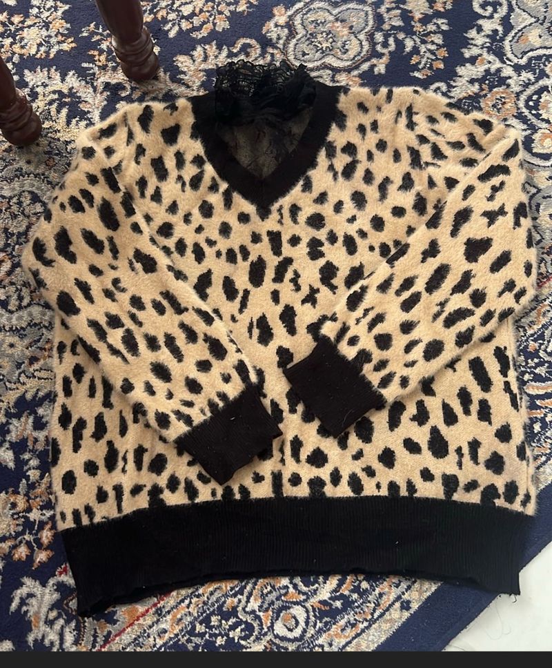 Leopard Print V-Neck Sweater ( fit upto 36 bust)