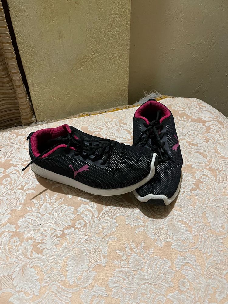 Puma Women's Black Sports Shoes