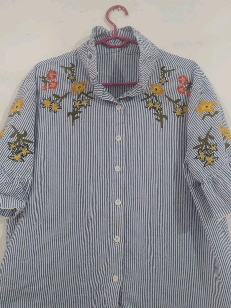 Good Offer 🤩Women's Shirt💙🤍