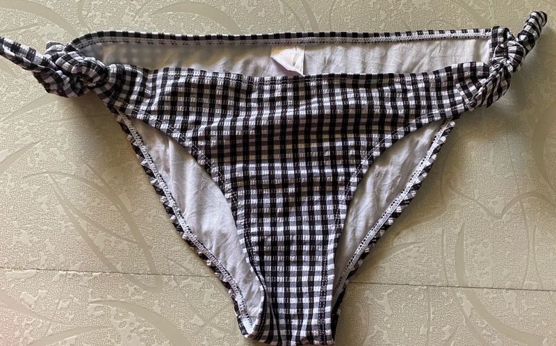 Xhilaration Black &amp; White Checked Bikini Bottom