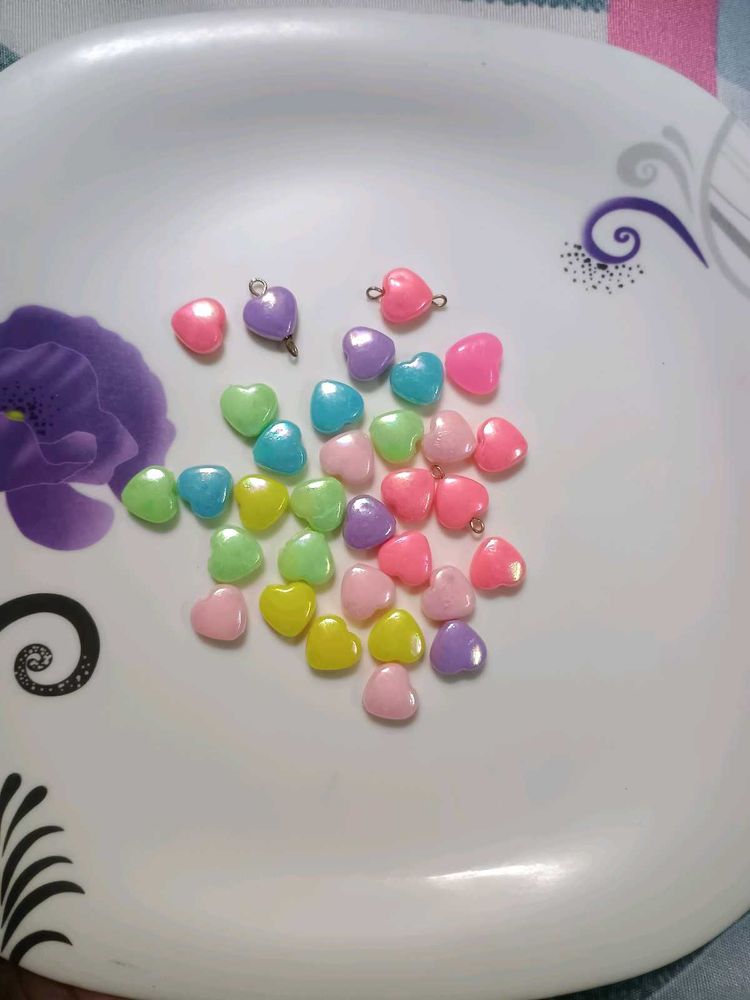 Glossy Heart charms (pack of 35)