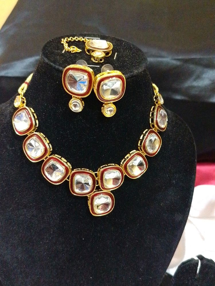 Kundan Heavy Stone Necklace With Mangtika