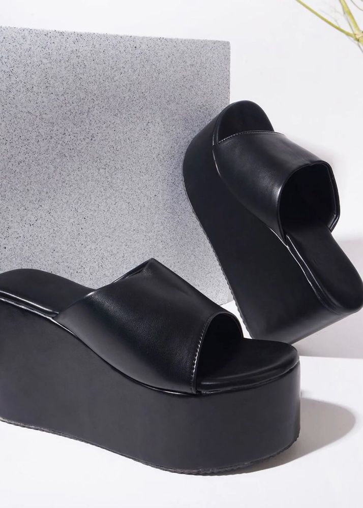 Chic Black Platform Wedge Slides