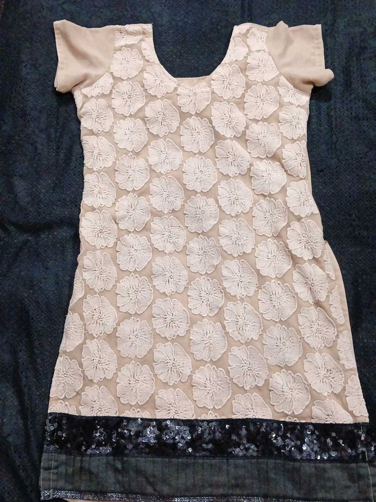 Embroidered Kurta With Sequins