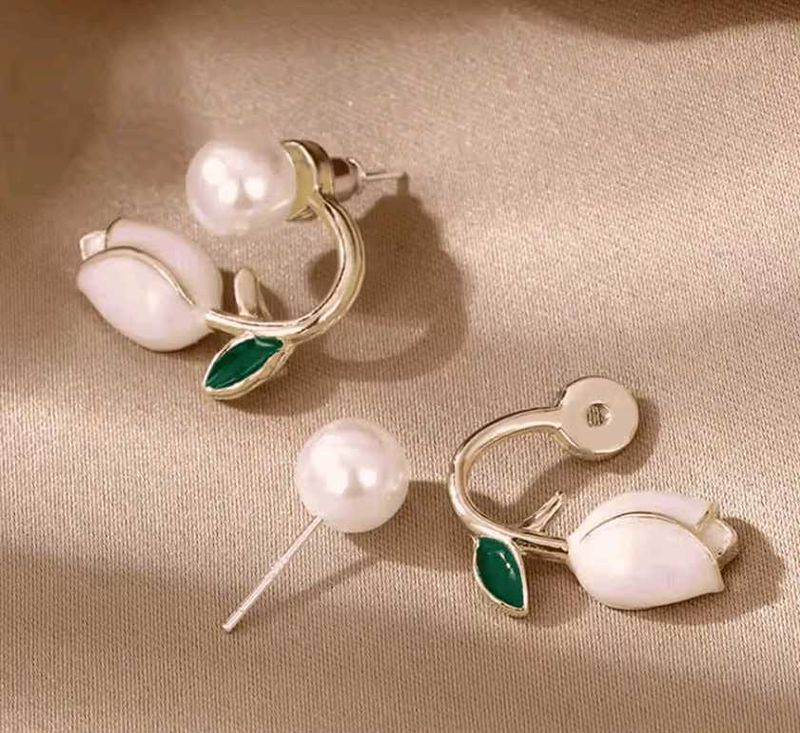 Elegant Pearl &amp; Tulip Stud Earrings