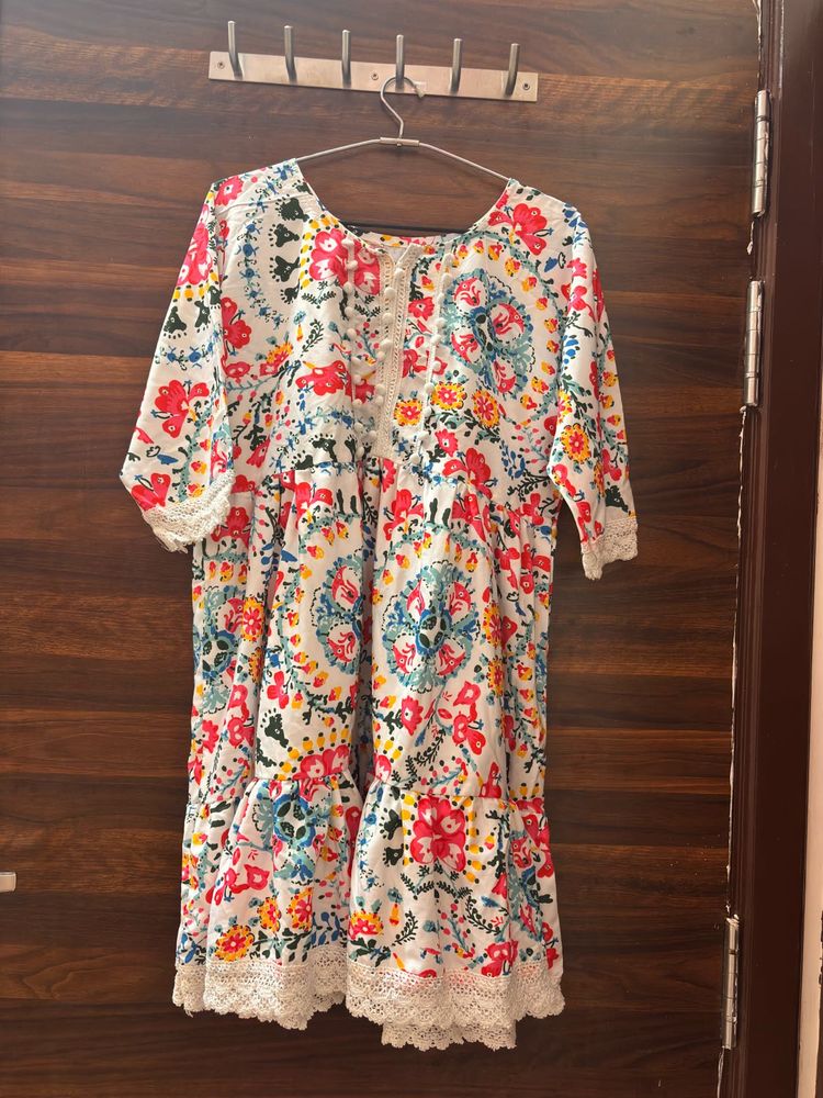 Floral Print Tiered Cotton Dress with Lace Detaili