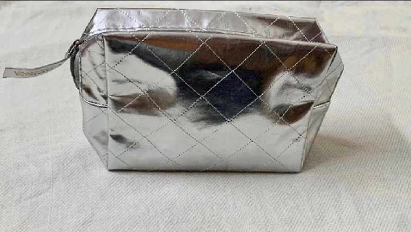 🆕Faces Canada Silver Wallet/MakeupcosmeticPouch