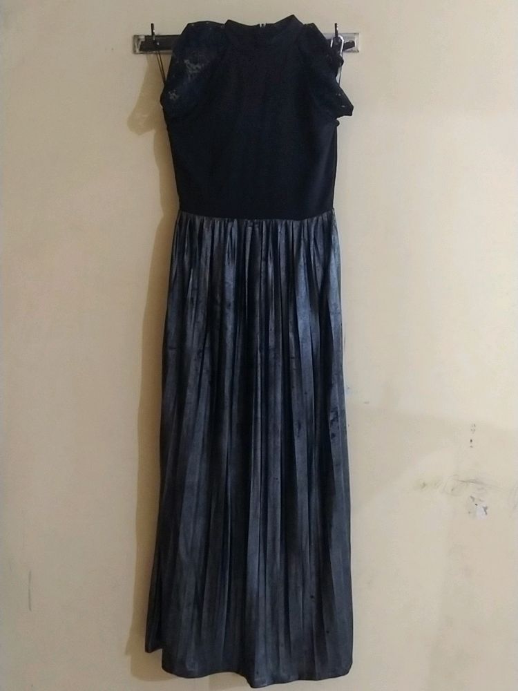 Party Wear Gown Of' S' Size Available.... Basically It's Neck Is Halter Neck ....If Any One Don't Want Sleeves Can Remove It ...On Removal It Looks Like Halter Neck ....