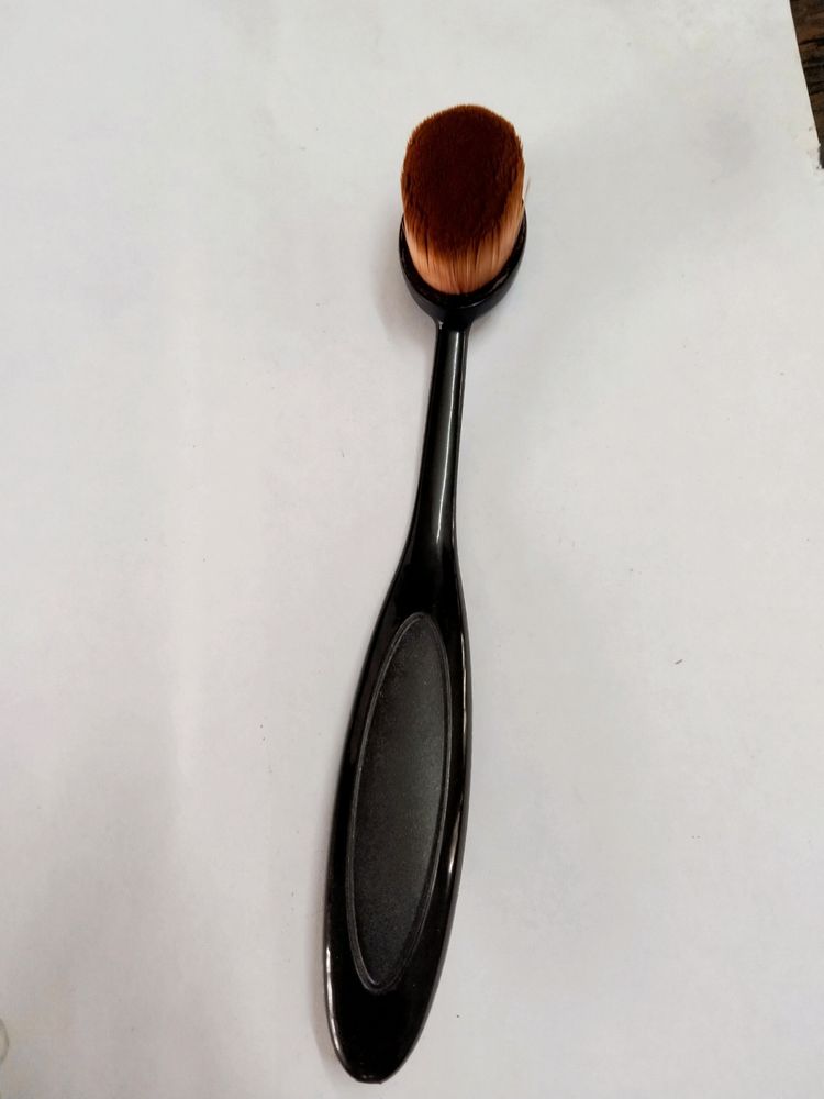 Oval Makeup Brush