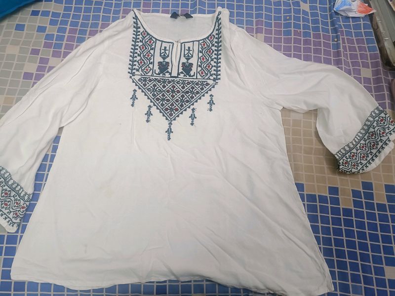 Beautiful White Max Brand Tunic In Xl Size