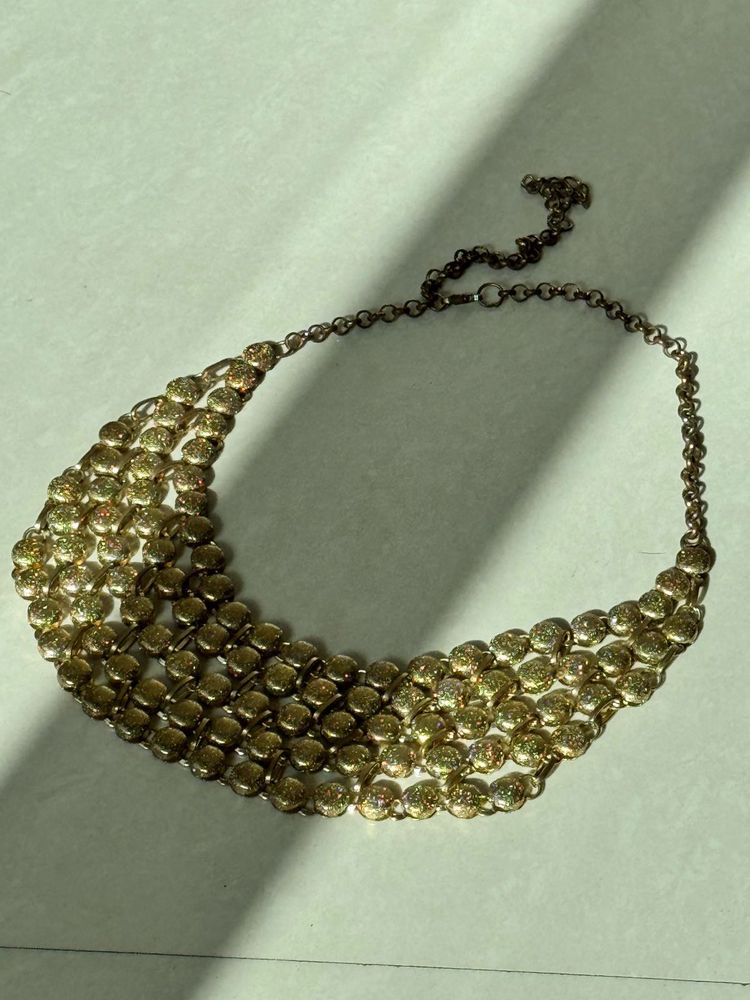 Vintage Y2K Gold neclace.. Light weight