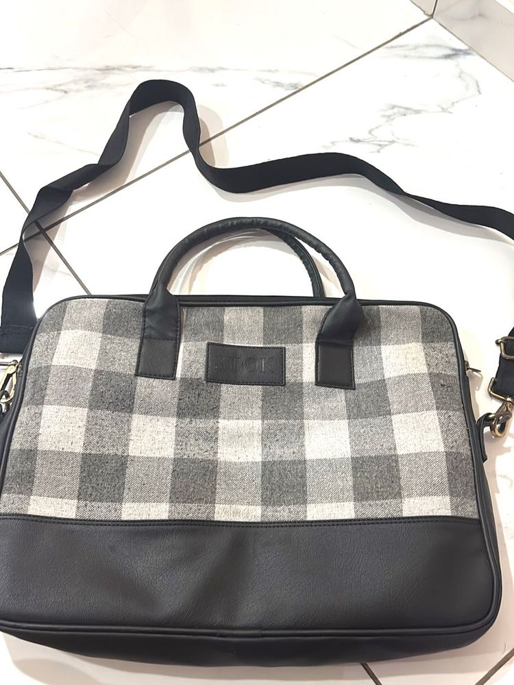 Stylish Plaid Laptop Bag