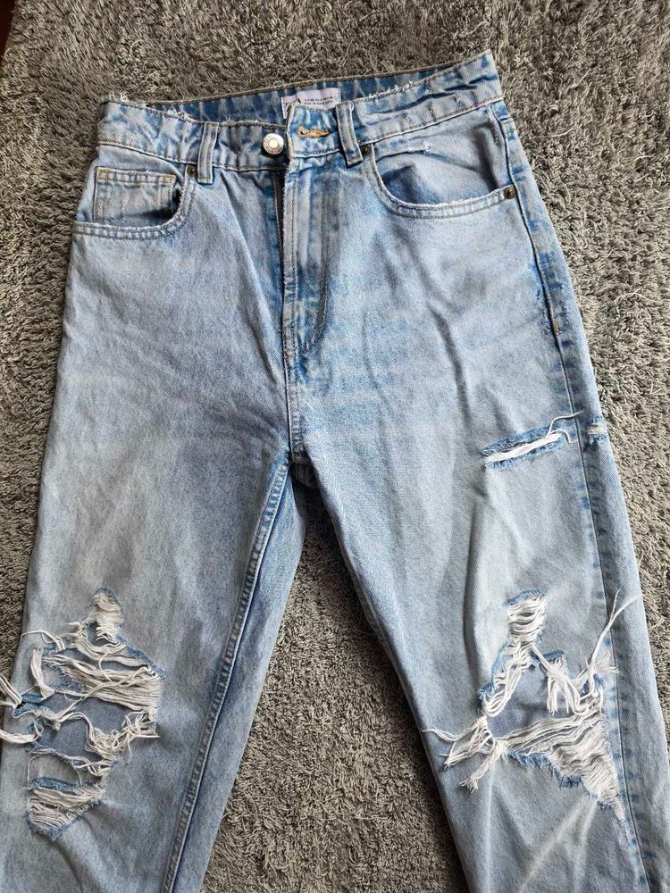 Light Wash Ripped Jeans