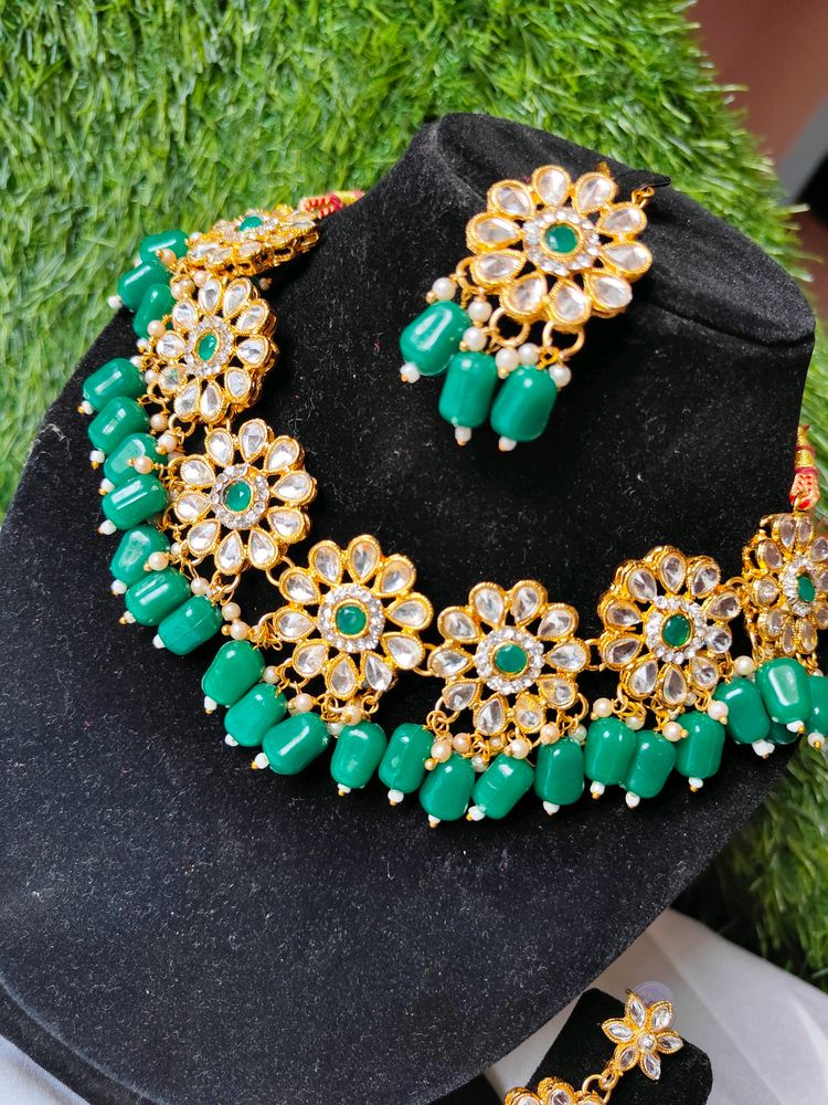 Green Floral Necklace