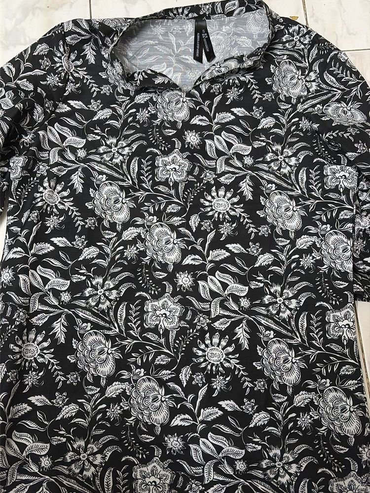 Chic Black &amp; White Floral Tunic Top