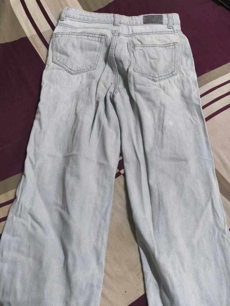 Declutter ALERT! 2 jeans for just 600