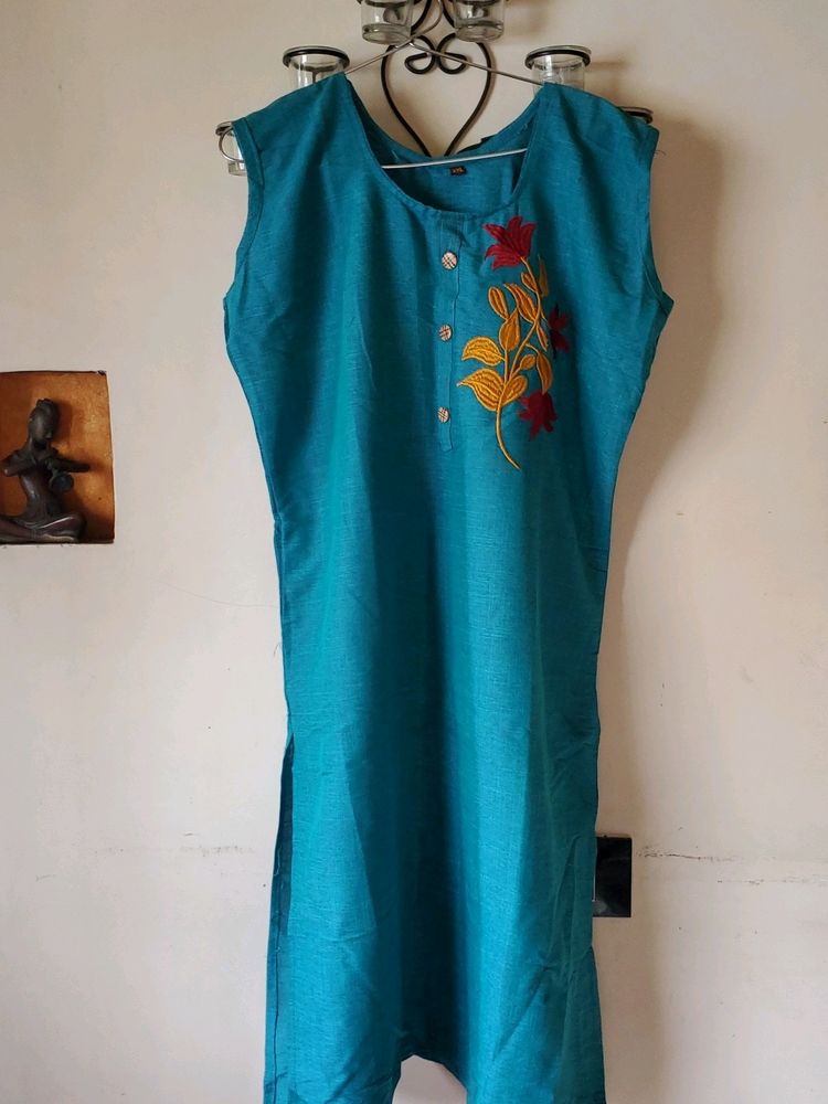 Double Shaded Blue Cotton Sleevless Kurta Wid Sleeves Attached..New,never Used Due To Size Issues.