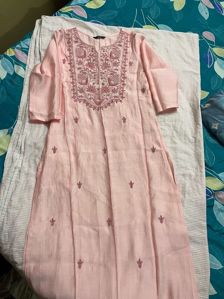 Elegant Pink Embroidered Kurta