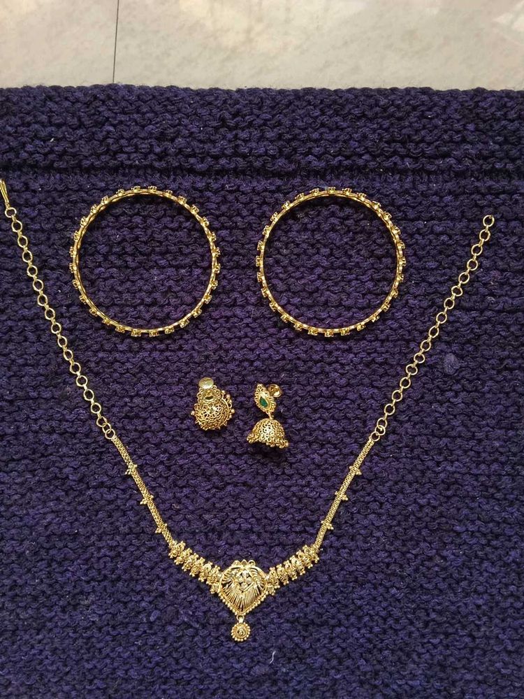 Gold-toned Jewelry Set