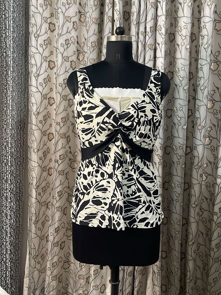 Stylish Black &amp; White Leaf Print Top