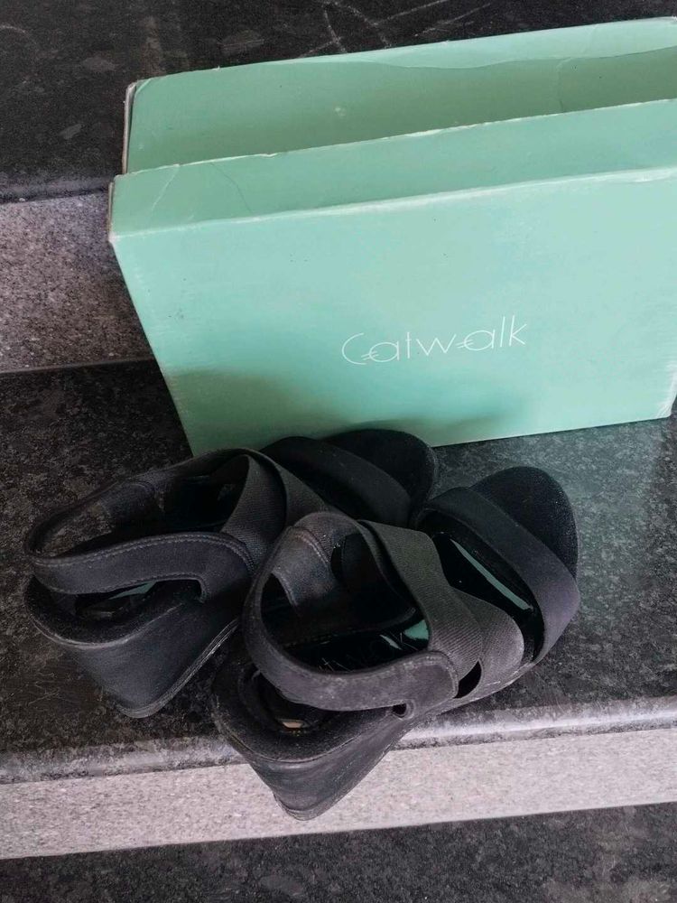 Catwalk Black Flats Sandals