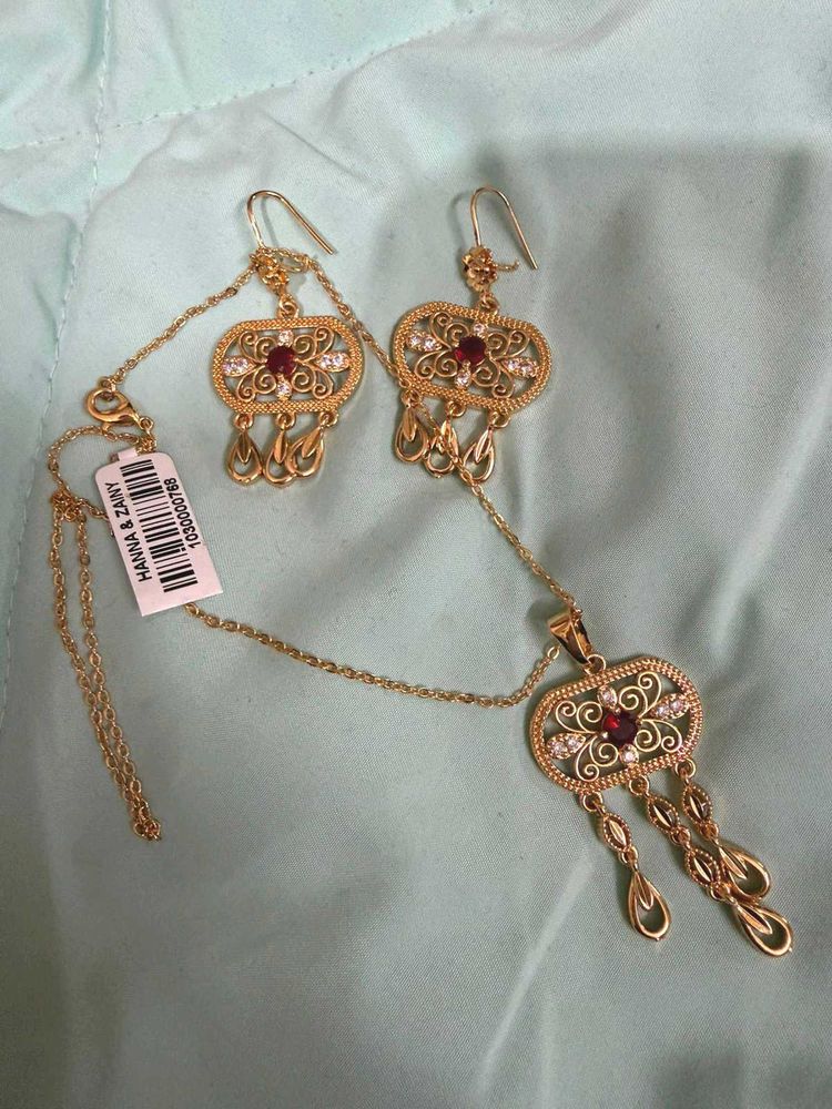 Elegant Gold Pendant &amp; Earring Set